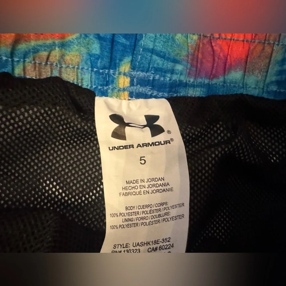 NEW‎ Under Armour Boys Size 5 Blue Tropical Swim Trunks Mesh Lined Shorts